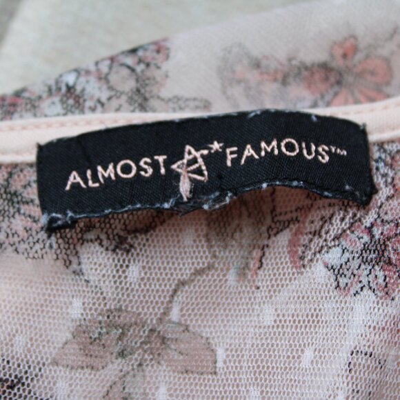 Almost Famous Light Pink Floral Butterfly Mesh Sheer Short Sleeve Blouse Large - Picture 9 of 11
